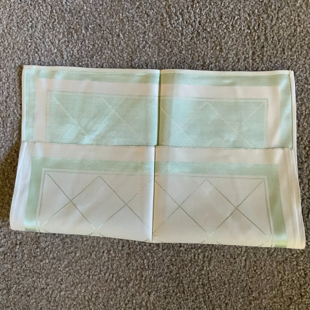 Green & White Diamond Square Reversible Tablecloth & Six Napkins